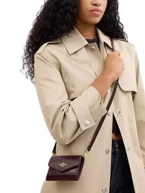 Coach Merlot Mini Envelope Wallet 𝐒𝐨𝐥𝐝 𝐎𝐮𝐭 𝐀𝐜𝐫𝐨𝐬𝐬 𝐂𝐨𝐚𝐜𝐡!